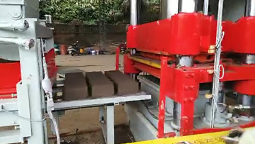 液壓磚機生產泥巴磚