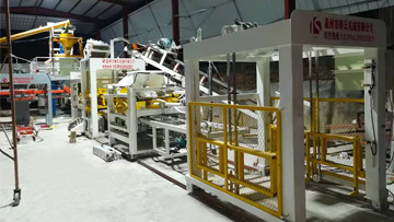 PC仿石透水磚生產現場