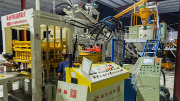 PC仿石透水磚生產現場